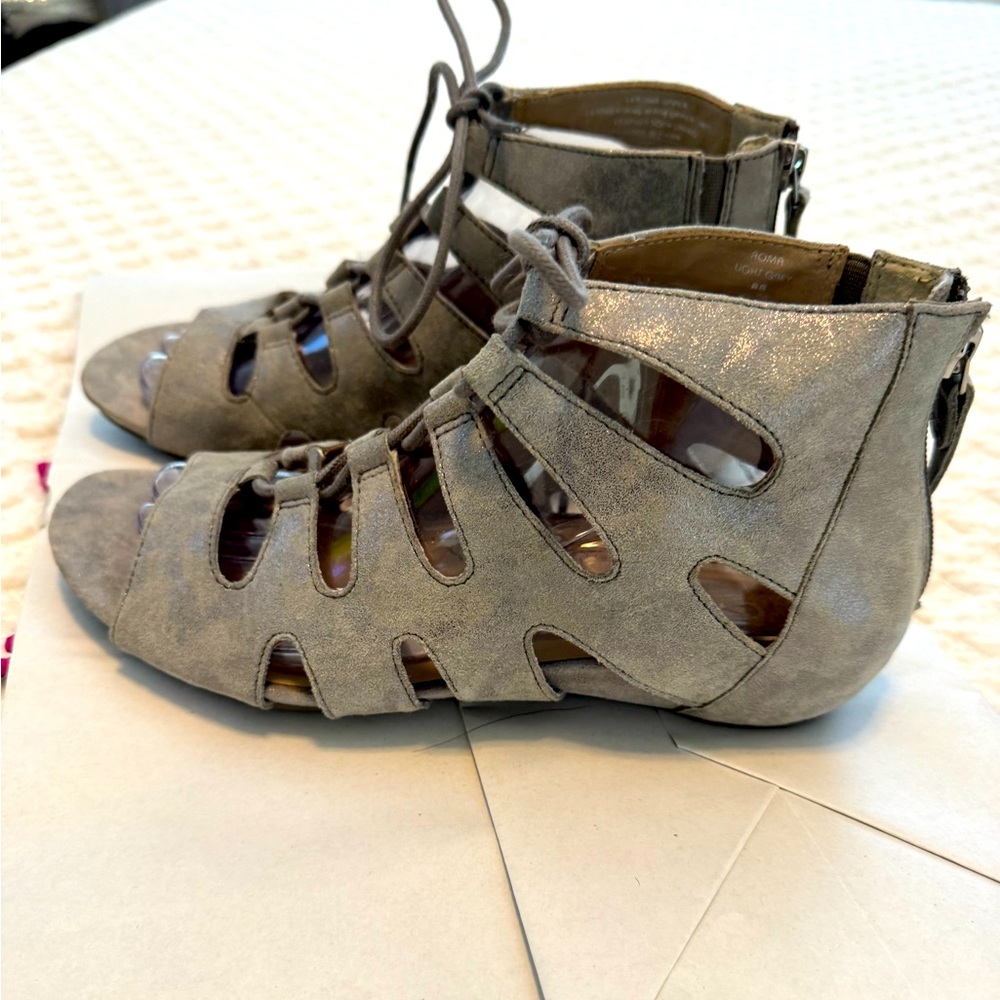 Earthies Silver/Gray gladiator Sandals. Worn one time. Very comfortable. Size 8.
